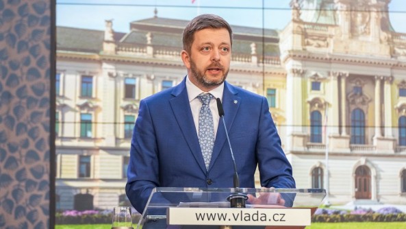 Ministr Rakušan představil Sněmovně reformu společné migrační politiky EU