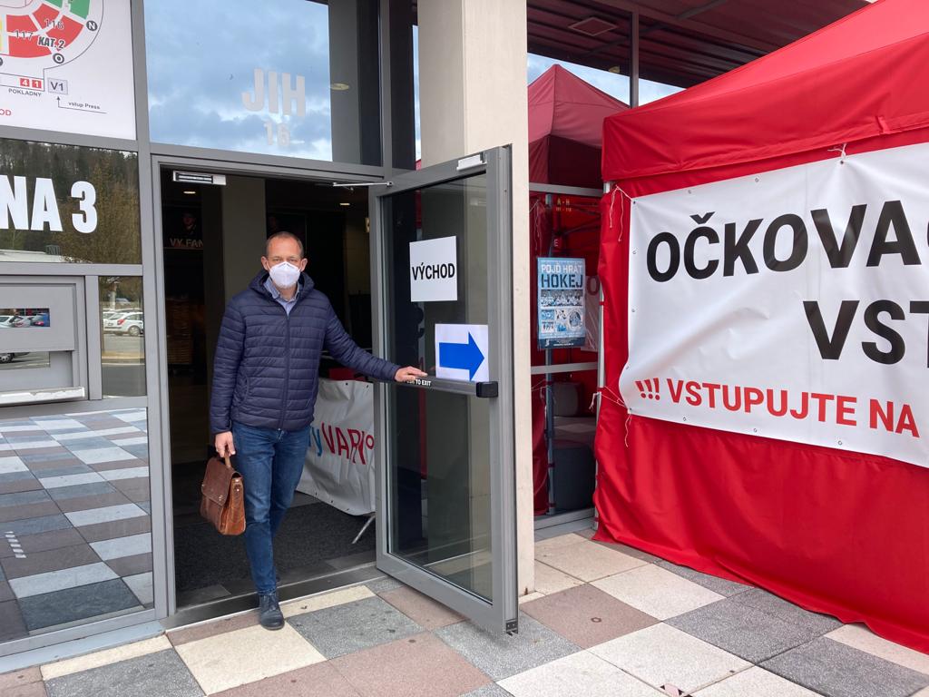 Karlovarský kraj překročil rekordní hranici 100 000 vyočkovaných vakcín proti COVID-19