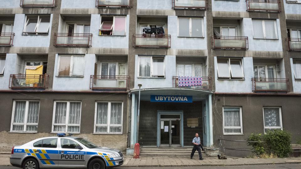 Takzvaná Modrá ubytovna, jedna ze dvou, které se v Ústí nad Labem zavírají. | foto: Michaela Danelová, iRozhlas