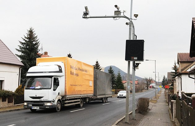 Kamiony ve Velemíně. Foto: Deník/Karel Pech