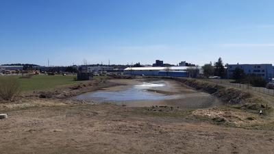 Dnes zarostlý rybník ve Žďáře zadrží srážky a stane se relaxační zónou
