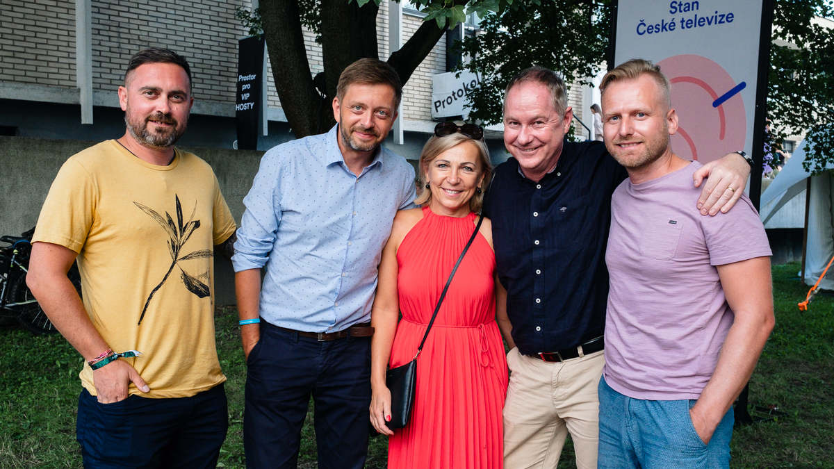Vít Rakušan (druhý zleva) společně s dalšími kandidáty koalice PIRSTAN ve Zlínském kraji