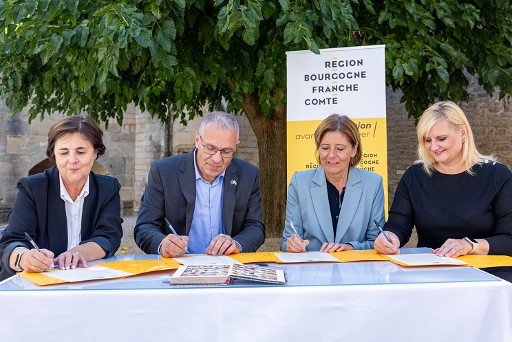 Hejtmanka Petra Pecková podepsala ve Francii s partnerskými regiony společné prohlášení o ochraně demokratických hodnot