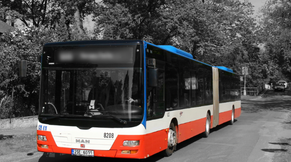 Kraj chce, aby v budoucnu cestující nastupovali do autobusů všemi dveřmi